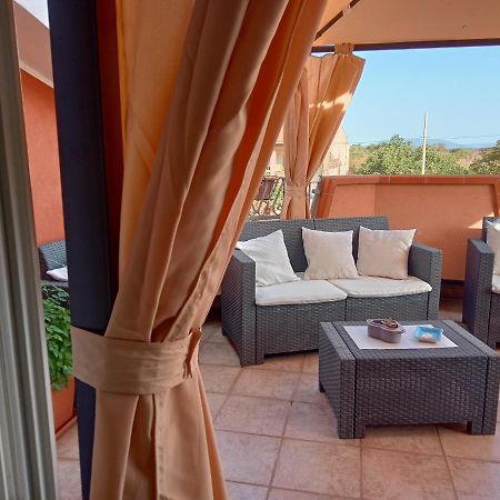 Casa Vacanza Le 2 Isole Suni Екстер'єр фото