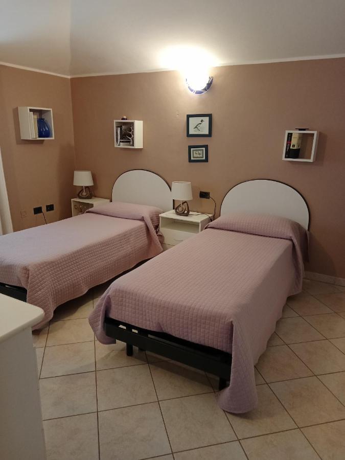 Casa Vacanza Le 2 Isole Suni Екстер'єр фото